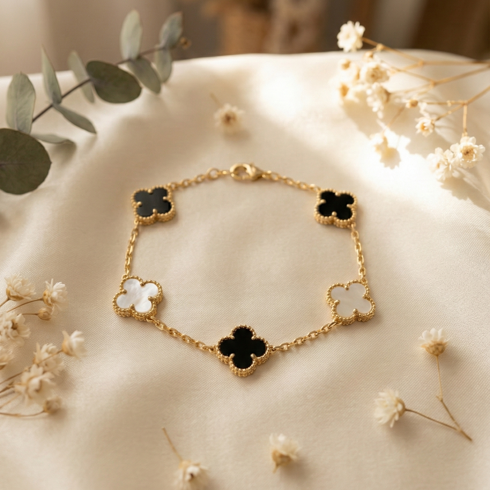 Black & White Clover Lucky Bracelet