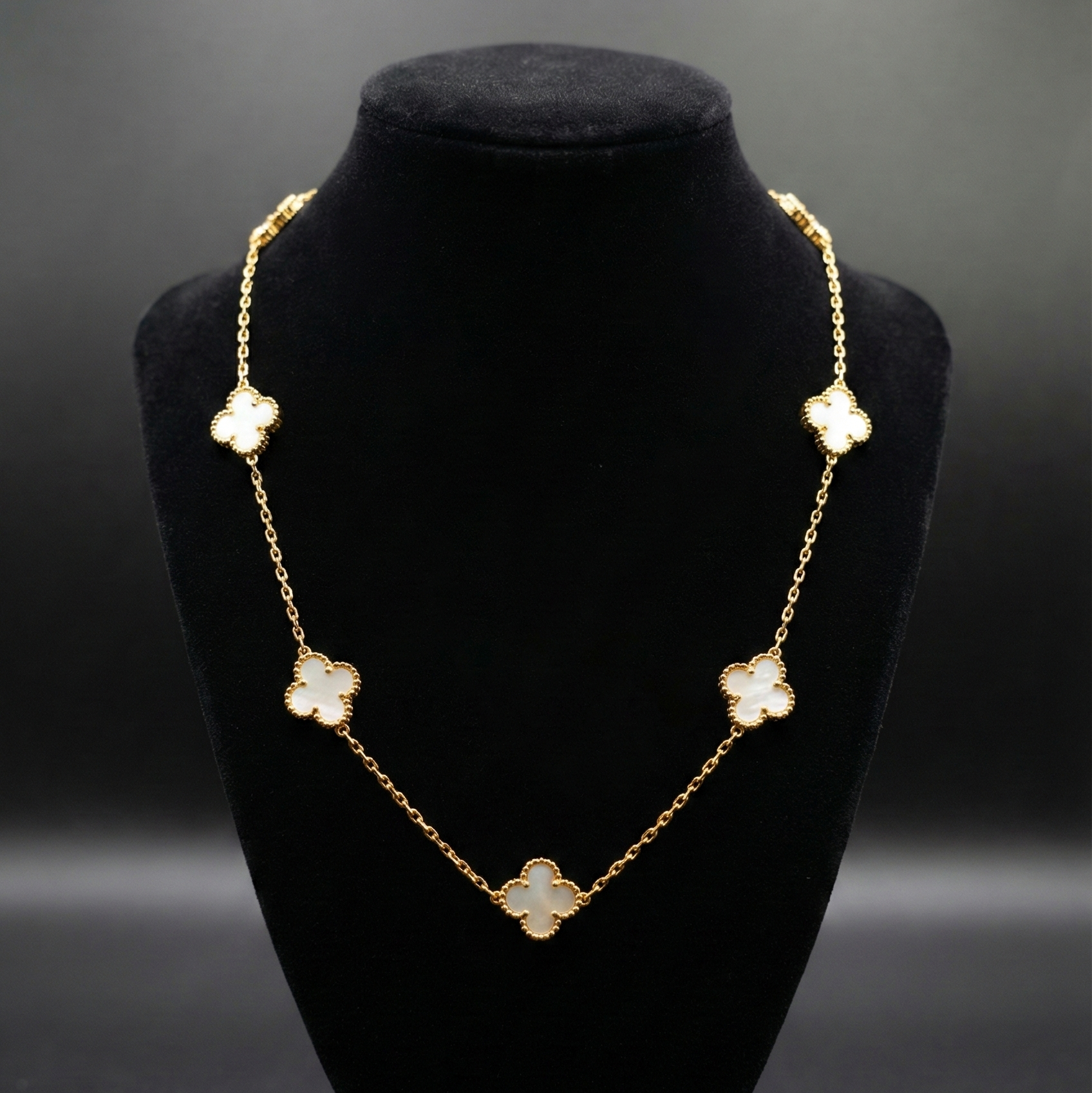 The Pearl Clover Necklace